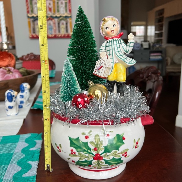 Caroling Boy Handmade Vintage Christmas Vignette/Diorama Decoration - Picture 11 of 12